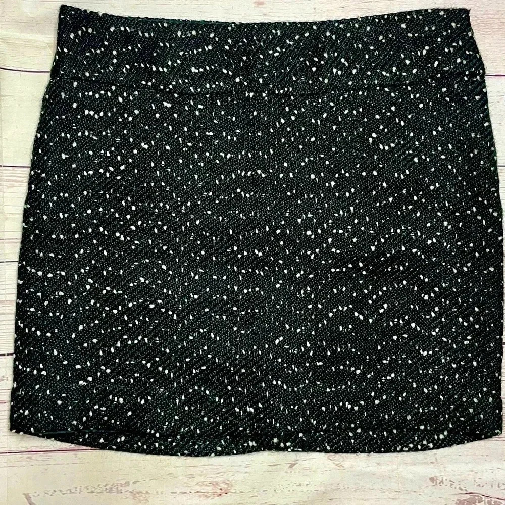 NWT ❄️Winter Classic ❄️ Black & White Polka Dot The Limited Size‎ 6 Mini Skirt